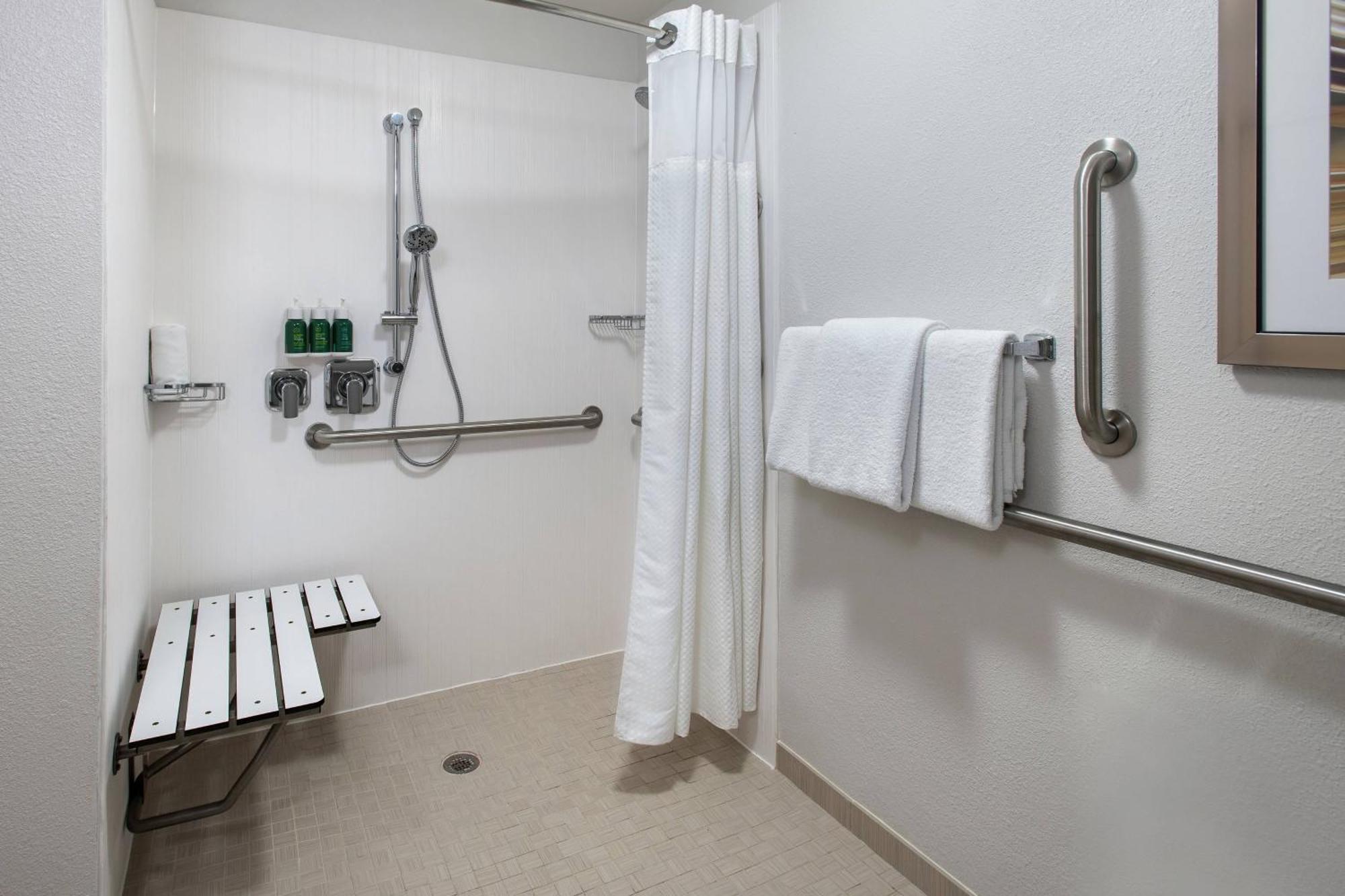 Courtyard By Marriott Lincroft Hotel Red Bank